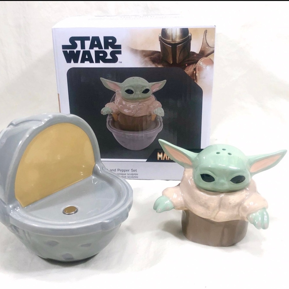 Mandelorian the child ceramic salt and pepper shaker in box Star Wars baby Yoda